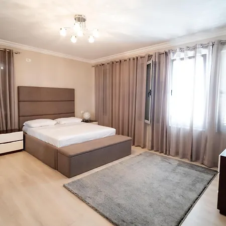 Ar-lux Old Town Apartment