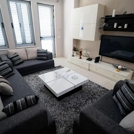 Ar-lux Old Town Apartment
